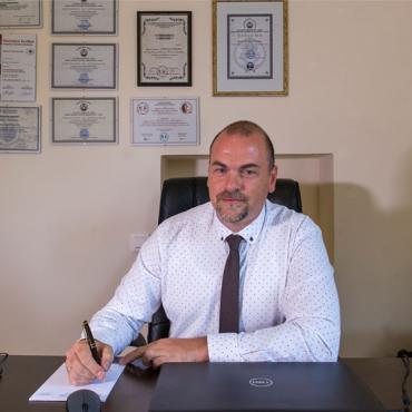 Dr. Leonidas Vellopoulos